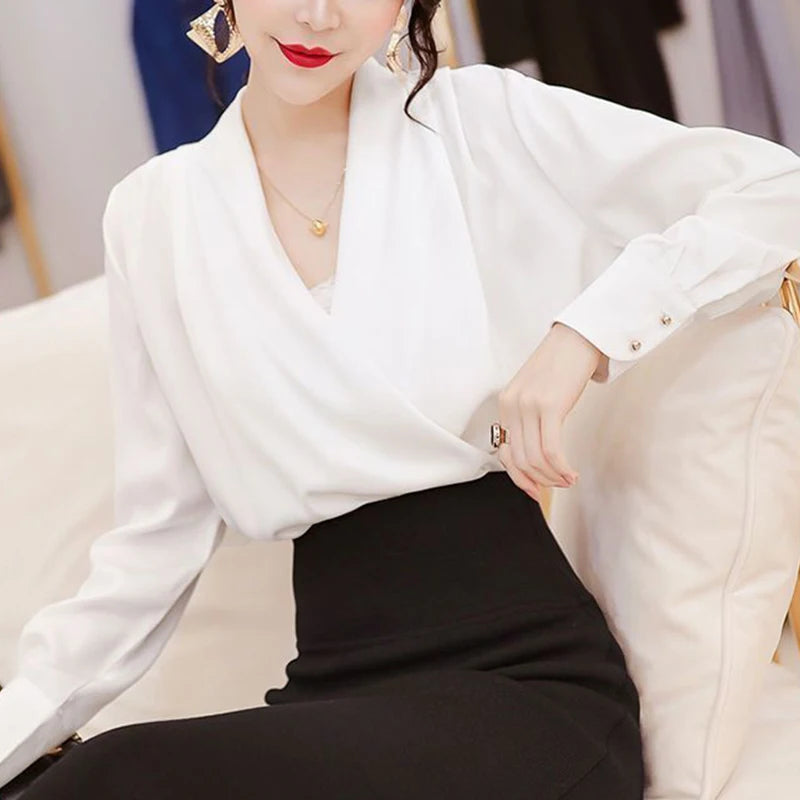 Blusa de Cetim com Decote em V Cruzado