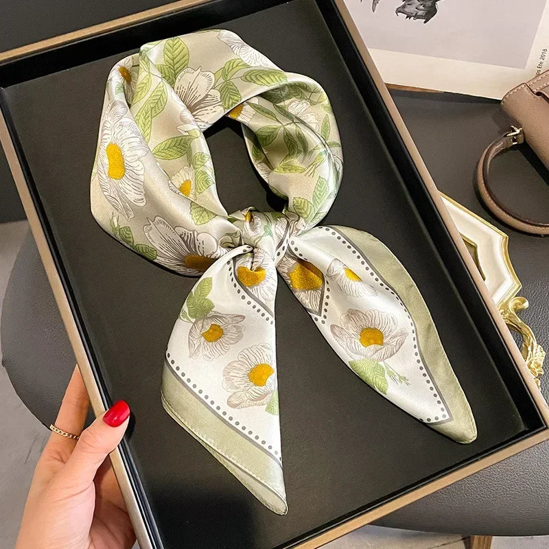 Lenço Cetim de Seda com Estampado