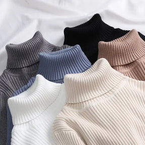 Blusa de Malha Preta Slin Gola Alta