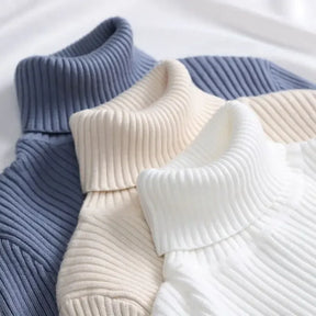 Blusa de Malha Preta Slin Gola Alta