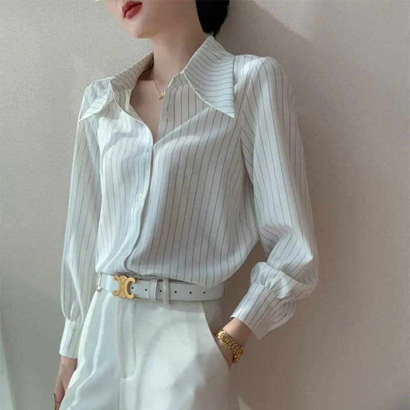 Camisa Minimalista Lapela e Manga Longa