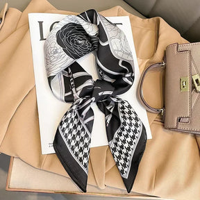 Lenço Cetim de  Seda com Estampado