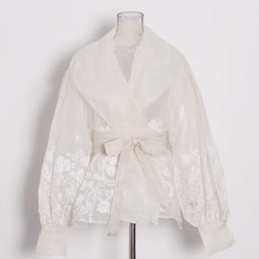 Blusa em Renda Casual Decote V Manga Longa