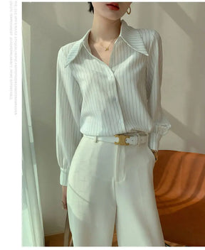 Camisa Minimalista Lapela e Manga Longa