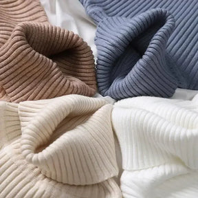 Blusa de Malha Preta Slin Gola Alta
