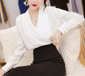 Blusa de Cetim com Decote em V Cruzado